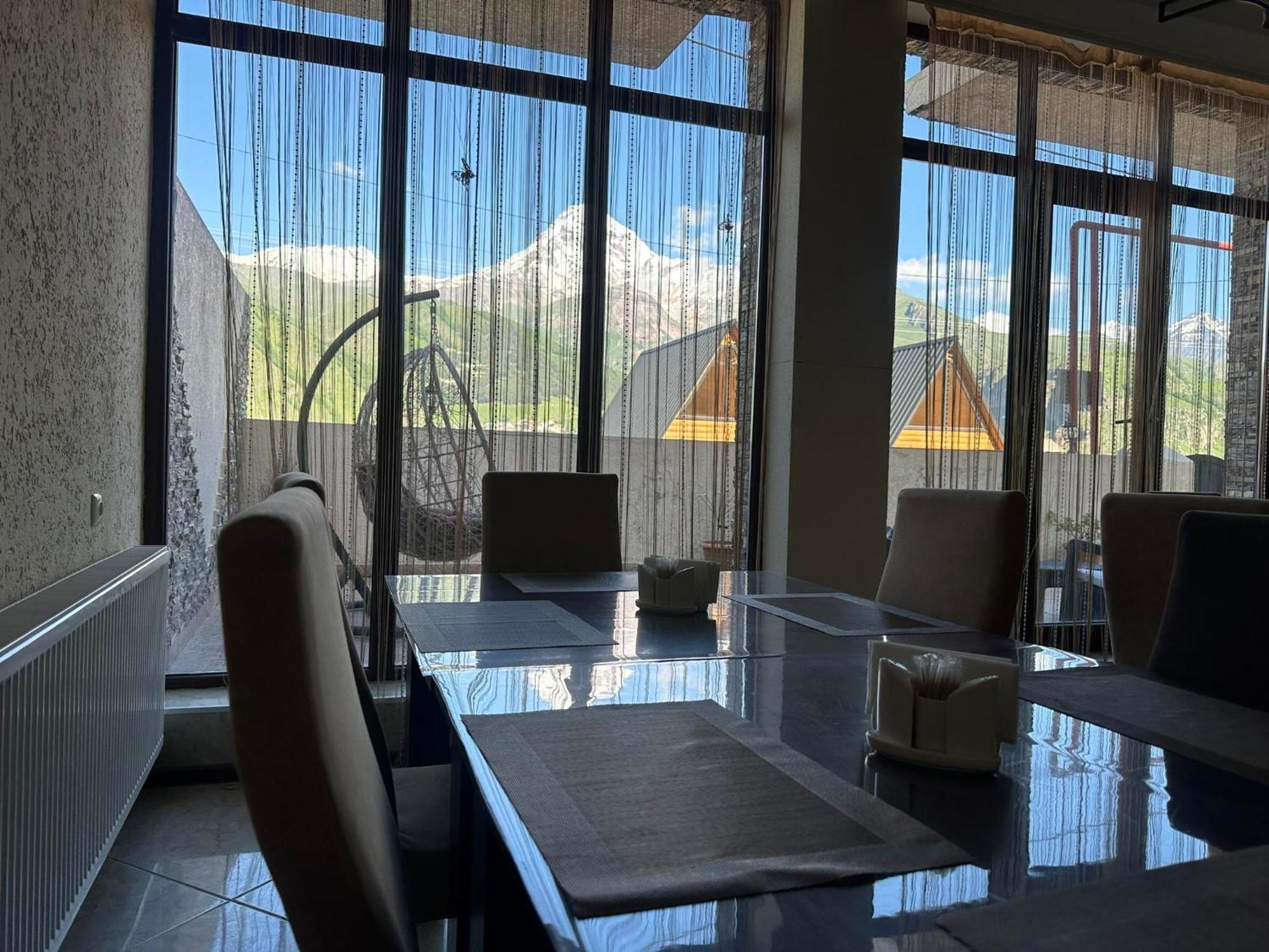 Hotel Iveria Kazbegi Exterior foto