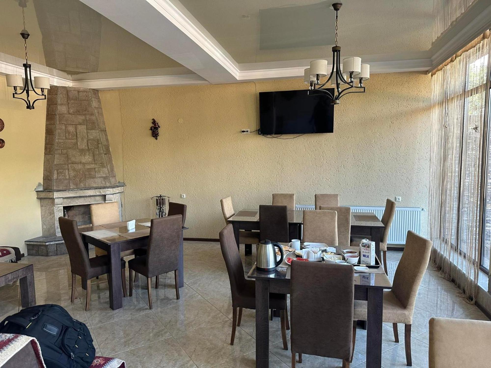 Hotel Iveria Kazbegi Exterior foto
